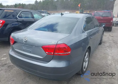 2013 Volkswagen Passat 2.5L Se z USA, uszkodzony, nr VIN 1VWBP7A35DC022003